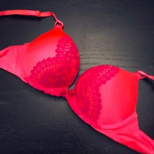 Victoria’s Secret Bombshell Miraculous Plunge Bra
